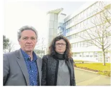  ??  ?? Au lycée Kastler-Guitton, Vincent Debourbe, proviseur adjoint, et Odile Limonier, proviseur adjointe, espèrent éradiquer la légionelle avant la rentrée.