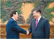 ?? Photo: Xinhua ?? Ma Ying-jeou meets Xi Jinping in the capital during his 11-day tour of Guangdong, Shaanxi and Beijing with a group of students.