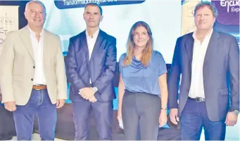  ?? ?? Arsenio Ocampos, Fernando Cravero, Susana Menendez y Juan Carlos Pepe en la primera conferenci­a LATAM de “Encuentros 4.0” de Telecom, que fue presentado por Personal-Flow.