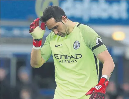  ?? FOTO: AP ?? Claudio Bravo, en el epicentro de las críticas de gran parte de la afición del City