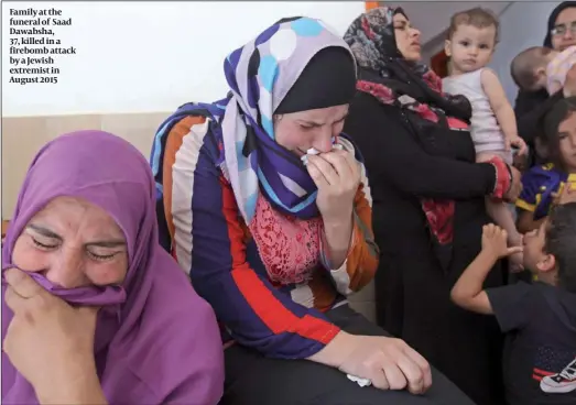  ?? PHOTOS: FLASH 90 ?? Family at the funeral of Saad Dawabsha, 37, killed in a firebomb attack by a Jewish extremist in August 2015