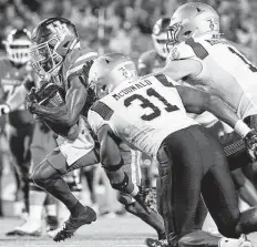  ?? Godofredo A. Vásquez / Staff photograph­er ?? UH wide receiver Nathaniel Dell, left, is on the cusp of potentiall­y becoming the first Cougars receiver to surpass 1,000 yards since 2018.