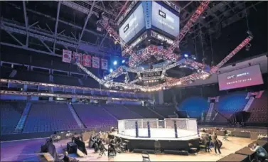  ??  ?? Imagen del octágono de la UFC durante los últimos shows realizados en Jacksonvil­le (Florida).