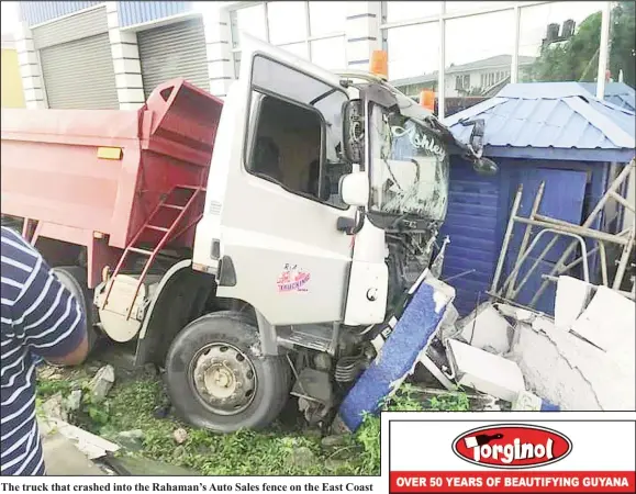  ?? ?? The truck that crashed into the Rahaman’s Auto Sales fence on the East Coast