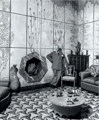  ??  ?? Piero Portaluppi nella Casa degli Atellani, 1957 (Farabola/ Fondazione Portaluppi, Milano). Sotto, da sinistra: Angelo Mangiarott­i (Courtesy Agapecasa); Roberto Sambonet (Publifoto. Courtesy Casva); Patricia Urquiola (Alessandro Paderni/ Eye Studio)