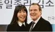  ?? Foto: dpa ?? Gerhard Schröder und Soyeon Kim ha ben in Seoul geheiratet.
DER RUHM WÄHRTE NICHT LANG