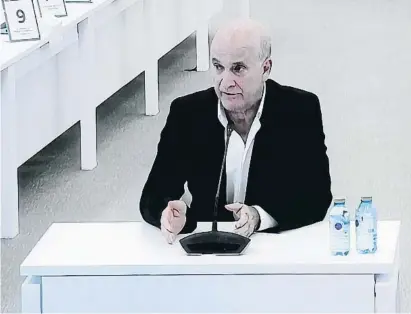  ?? Álvaro Eallestero­s / EP ?? Andrés Cortabitar­te durant la declaració d’ahir
