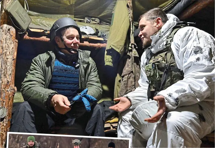  ?? ?? First line of defence: Richard Pendlebury with Sasha, a gunner tasked with stopping Russian assaults reaching Ukraine trenches