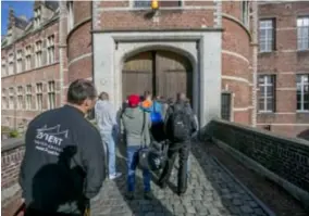  ?? FOTO JOREN DE WEERDT ?? Als FC Patershof toekomt in de gevangenis, moet er eerst een waslijst aan controles doorlopen worden.