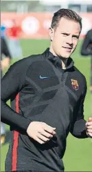  ??  ?? Andrés Iniesta, más cerca de estar listo, mientras Ter Stegen y Piqué se unieron ayer a los entrenamie­ntos