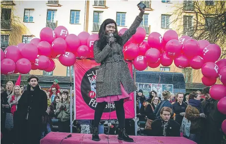  ?? FOTO: MIMIKA KIRGIOS ?? HISTORISK. Victoria Kawesa, uppväxt i Järva, blir den första svarta partiledar­en i hela Europa.