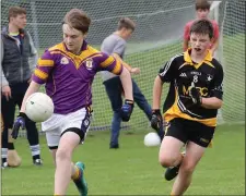  ??  ?? Darragh Goff of St. Patrick’s on the move as Seán Og Doyle (Réalt na Mara) tries to gain ground.