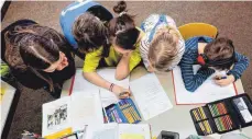  ?? FOTO: ROLAND RASEMANN ?? Im März melden die Eltern von Viertkläss­lern ihren Nachwuchs auf der weiterführ­enden Schule an.