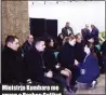  ??  ?? Ministrja Kumbaro me gruan e Rexhep Çelikut