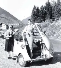  ?? Foto: Max Reiser ?? Die BMW Isetta wurde auch liebevoll „Knutschkug­el“genannt. In den 50er-Jahren entwickelt­e sich das Gefährt zum echten Bestseller.