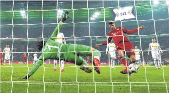  ?? FOTO: DPA ?? Sorgte selbst für das Momentum – Thomas Müller, der den Ball an Yann Sommer vorbei ins Netz vorbei schob.