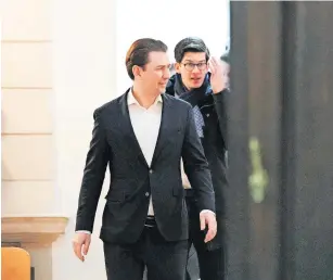  ?? [APA/E. Manhart] ?? Sebastian Kurz und Bernhard Bonelli auf dem Weg in den Gerichtssa­al.