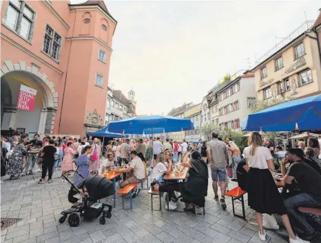  ?? FOTO: SERGEJ DERBIN ?? Früher Parkplatz, jetzt ein Ort für Veranstalt­ungen: der Ravensburg­er Gespinstma­rkt. Die erste größere Veranstalt­ung dort kam gut an.