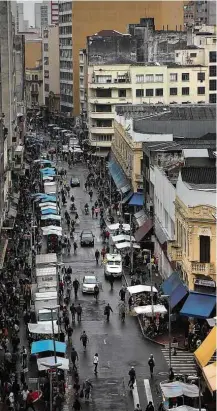  ?? Zanone Fraissat/Folhapress ?? Rua 25 de Março após as mudanças feitas pela gestão Doria