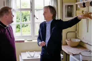  ?? ?? Let me show you round: Sir Paul and James Corden in the kitchen