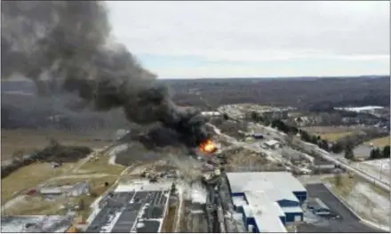  ?? GENE J. PUSKAR/ASSOCIATED PRESS ?? A plume rises from a Norfolk Southern freight train that derailed in East Palestine, Ohio, Feb. 4, 2023.