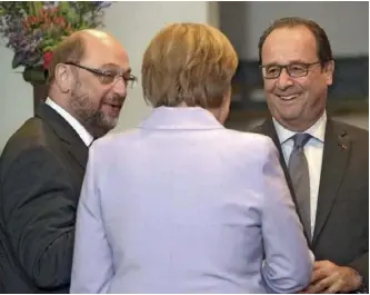  ??  ?? A Bruxelles, en juin 2015. Convaincu de l’importance du couple francoalle­mand, Martin Schulz a joué les intermédia­ires entre Angela Merkel et François Hollande au Parlement européen.