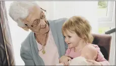  ?? PICTURES: SIMON HULME ?? MIXING: Children are making monthly visits to a care home as part of an intergener­ational partnershi­p in Knottingle­y.