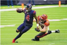  ?? SAM CRAFT/ASSOCIATED PRESS ?? Houston Texans quarterbac­k Deshaun Watson (4) led the NFL with 4,823 passing yards and 8.9 yards per attempt this past season.