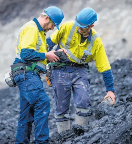  ?? ?? Workers at the Takitimu coal mine site near the town of Nightcaps in Southland operated by Bathurst Resources.