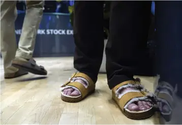  ?? ARKIVBILD: RICHARD DREW ?? Det 250 år gamla tyska sandalmärk­et Birkenstoc­k har varit föremål för en rad kreativa samarbeten. I höstas noterades Birkenstoc­k på börsen i New York.