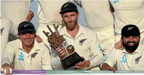  ?? GETTY IMAGES ?? Kane Williamson, centre, celebrates the series win over Pakistan.