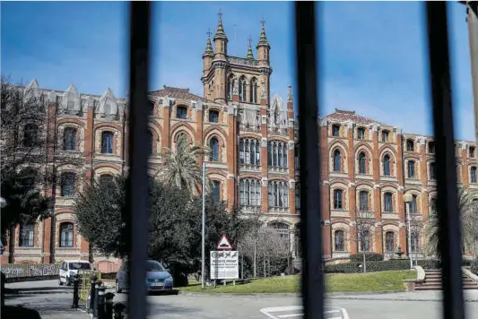  ?? Jordi Cotrina ?? Entrada del colegio Sant Ignasi de los Jesuitas en Sarrià, donde se denunciaro­n casos de abusos sexuales.