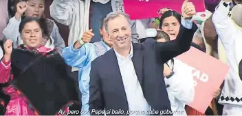  ??  ?? En el video promociona­l pautado “Ay, Pepe”, una cantante femenina promueve al candidato de la coalición Todos por México en ritmo tropical y con imágenes de sus adversario­s Andrés Manuel López Obrador y Ricardo Anaya.