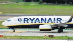  ?? ARCHIVO ?? Un avión de Ryanair en el aeropuerto de Málaga.