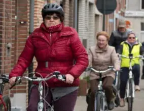  ?? FOTO JORIS HERREGODS ?? Christiane rijdt al vijf jaar elektrisch. “Ik zit al aan mijn derde batterij.”