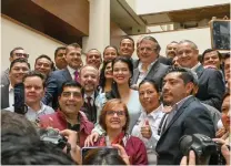  ?? ?? MARCELO EBRARD (al centro arriba), tras registrars­e como candidato a senador, ayer.