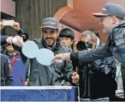  ?? TORU TAKAHASHI/THE ASSOCIATED PRESS ?? McLaren driver Fernando Alonso, left, and Renault driver Nico Hulkenberg play a table tennis match Sunday ahead of the Chinese Formula One Grand Prix at the Shanghai Internatio­nal Circuit in Shanghai, China.