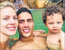  ??  ?? EN COSTA RICA. Varane visitó el país centroamer­icano con su familia.