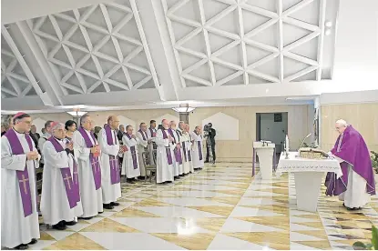  ?? Reuters ?? El Papa ofició ayer una misa en Santa Marta