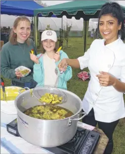  ?? Pictures: Paul Amos FM4044018 Buy pictures from kentonline.co.uk ?? Milly and Serena Shirley try Anjula Devi’s chilli dish