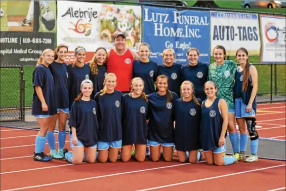  ?? AUSTIN HERTZOG — DIGITAL FIRST MEDIA ?? The Daniel Boone girls soccer team and Ed Carroll, back row, fifth from left, come together for a photo wearing Sept. 11 tribute t-shirts ahead of Monday’s game at Exeter. The Sept. 11 tribute night has become an annual Blazers’ tradition started by...