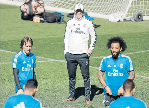  ?? FOTO: SIRVENT ?? Zidane regresa al Bernabéu y no quiere confianzas ni fiestas para enfrentars­e al Celta, un equipo que se juega seguir en Primera