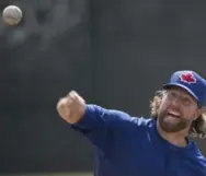  ?? RICK MADONIK/TORONTO STAR ?? R.A. Dickey hopes he can be an example for the younger pitchers.