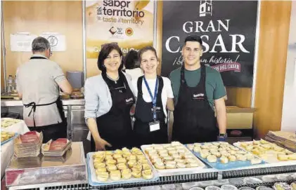  ?? YOLANDA JIMÉNEZ ?? Estand de Quesos del Casar en la Feria del Queso de Trujillo.