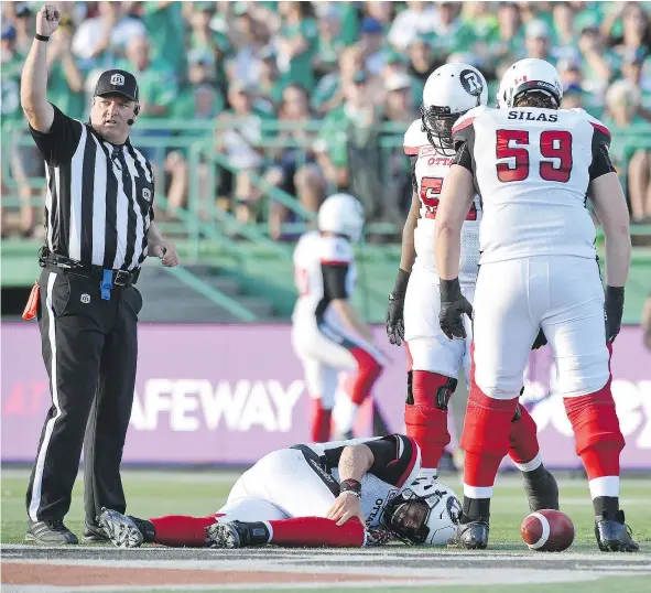  ?? DON HEALY/FILES ?? Ottawa quarterbac­k Trevor Harris lies injured on the field during CFL action against the Saskatchew­an Roughrider­s at Mosaic Stadium in Regina on Friday night. The Redblacks were already missing starter Henry Burris with a broken finger.