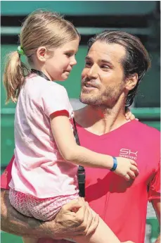  ?? FOTO: DPA ?? Süße Motivation: Tommy Haas hat sein Töchterche­n Valentina auf dem Arm.