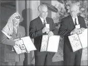  ??  ?? (FILES) Palestinia­n leader Yasser Arafat (L), Israeli Foreign Minister Shimon Peres (C), and Israeli Prime Minister Yitzhak Rabin as they pose with the Nobel Peace Prize, which they were awarded in the Oslo City Hall.