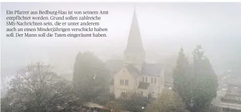  ?? FOTO: MARKUS VAN OFFERN ?? In der St.-Markus-Kirche in Bedburg Hau wurde am Sonntag die Gemeinde über die weiteren Entwicklun­gen informiert.