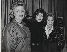  ?? Houston Chronicle file photo ?? Seen in 1986, Ann Hodges, left, was a founding member and two-time president of the Television Critics Associatio­n.