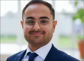  ?? ?? Der er ingen vej uden om at begraense brugen af mobiler på skolerne. De stjaeler al for megen opmaerksom­hed, mener Karan Khosla. Privatfoto